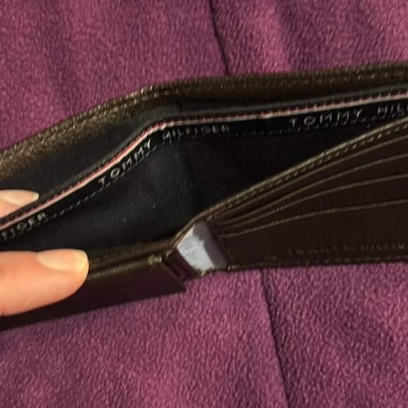 NWOT Tommy Hilfiger Wallet - Dark Brown - Picture 3 of 5